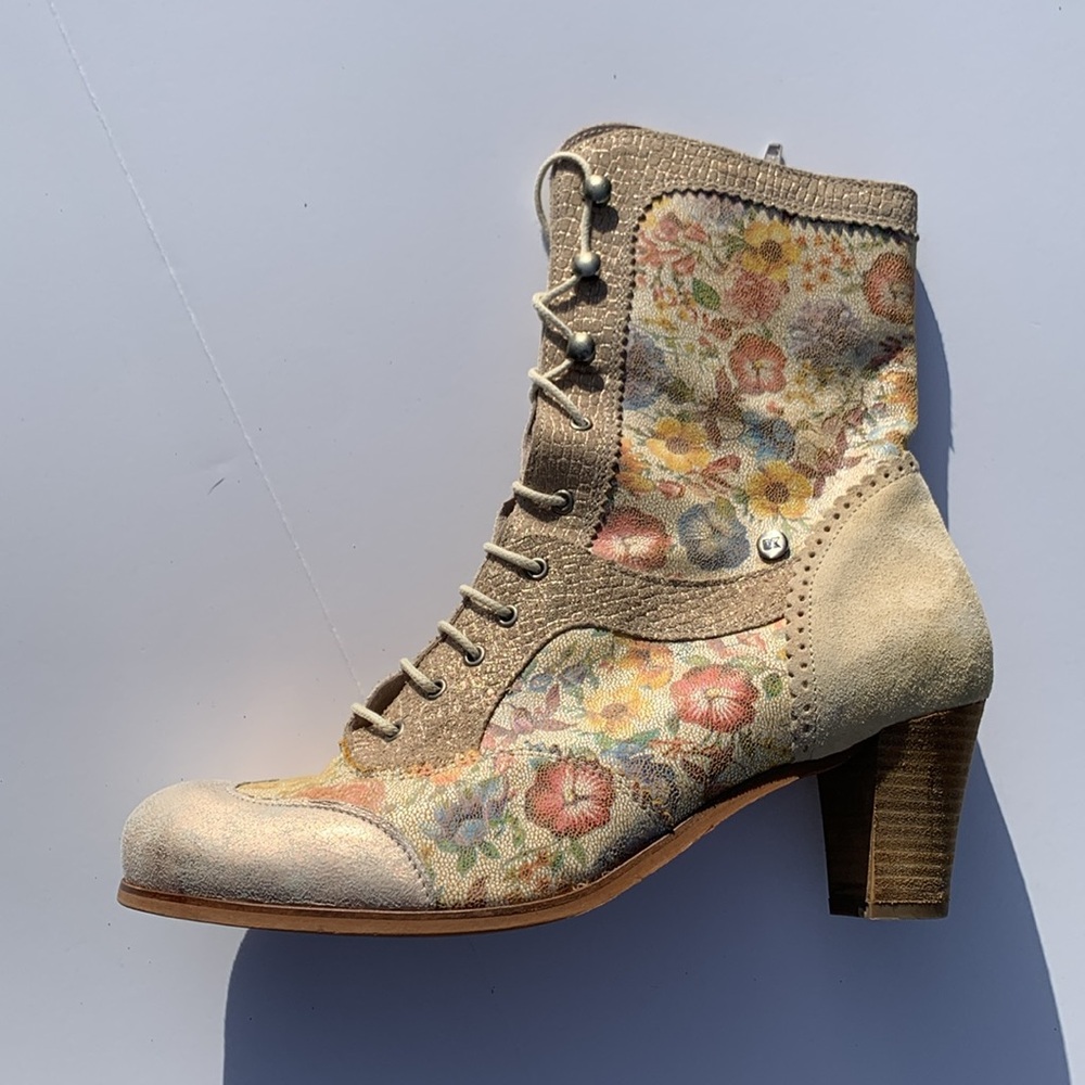 Granny boot floral suede cream EU42